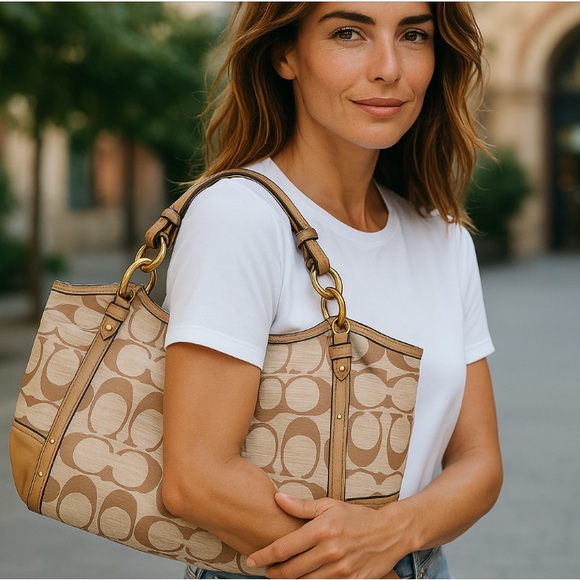 COACH Alexandra Signature C Gorgeous Canvas Cream and Tan Shoulder handbag. - Picture 5 of 16